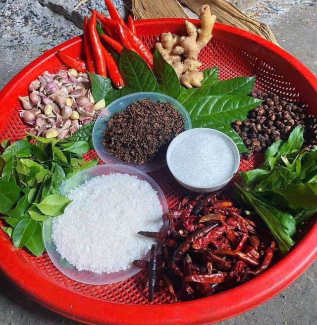 Nguyên liệu để pha muối chẩm chéo - Ảnh từ Bùi Thảo Nguyên liệu để pha muối chẩm chéo - Ảnh từ Bùi Thảo
