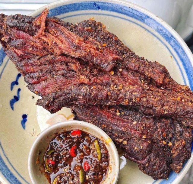 Trâu gác bếp chấm với muối chẳm chéo - Ảnh từ Tô Hường Trâu gác bếp chấm với muối chẳm chéo - Ảnh từ Tô Hường