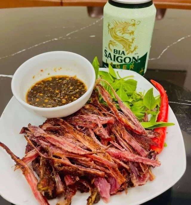 Trâu gác bếp thưởng thức cùng với đồ uống - Ảnh từ Thu Hiền Trâu gác bếp thưởng thức cùng với đồ uống - Ảnh từ Thu Hiền
