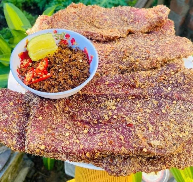 Bò một nắng muối kiến vàng - Ảnh từ Hạnh Như Bò một nắng muối kiến vàng - Ảnh từ Hạnh Như