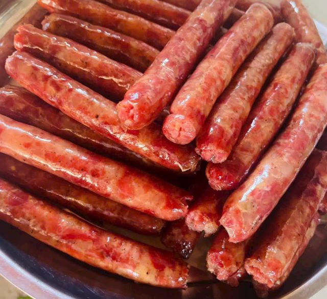 Lạp xuất xứ từ Trung Quốc và được làm từ thịt nạc và mỡ heo xay nhuyễn Ảnh sưu tầm Lạp xuất xứ từ Trung Quốc và được làm từ thịt nạc và mỡ heo xay nhuyễn Ảnh sưu tầm