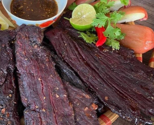 Thịt trâu gác bếp Đặc sản Tây Bắc làm quà dưới 1 triệu - Ảnh từ Yến Ngọc Thịt trâu gác bếp Đặc sản Tây Bắc làm quà dưới 1 triệu - Ảnh từ Yến Ngọc