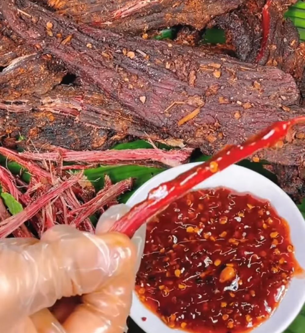 Trâu gác bếp nguyên miếng hay đã xé nhỏ ngon hơn - Ảnh sưu tầm