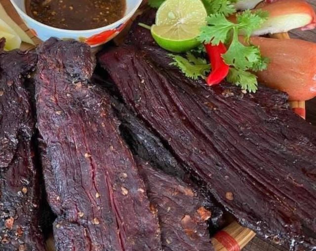 Từ món ăn dân dã truyền thống của người dân Tây Bắc, ngày nay trâu gác bếp trở thành đặc sản quý hấp dẫn thực khách 4 phương - Ảnh sưu tầm Từ món ăn dân dã truyền thống của người dân Tây Bắc, ngày nay trâu gác bếp trở thành đặc sản quý hấp dẫn thực khách 4 phương - Ảnh sưu tầm