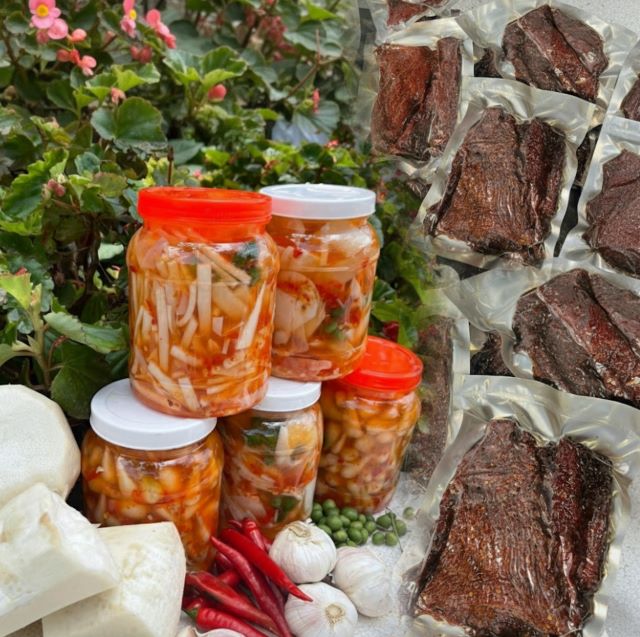 Trâu gác bếp xào với măng chua Trâu gác bếp xào với măng chua